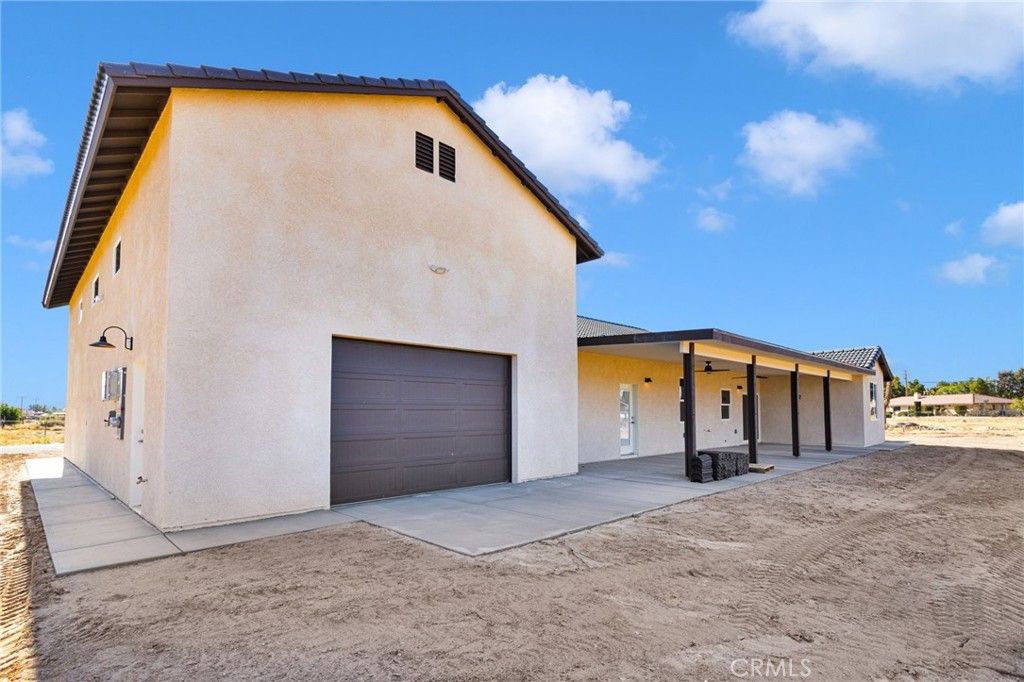 Image 39 of property listing at 13710 Iroquois Road, Apple Valley, CA 92307