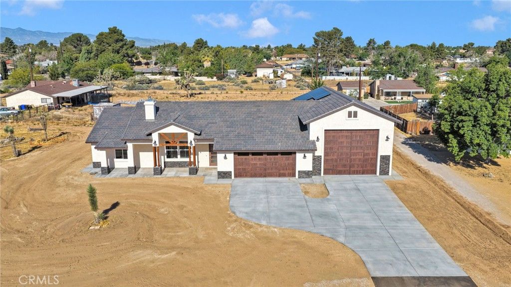 Image 43 of property listing at 13710 Iroquois Road, Apple Valley, CA 92307
