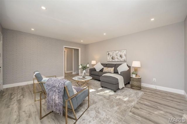 10081 Thorpe Avenue, St Louis, MO 63114