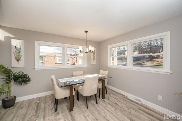 10081 Thorpe Avenue, St Louis, MO 63114