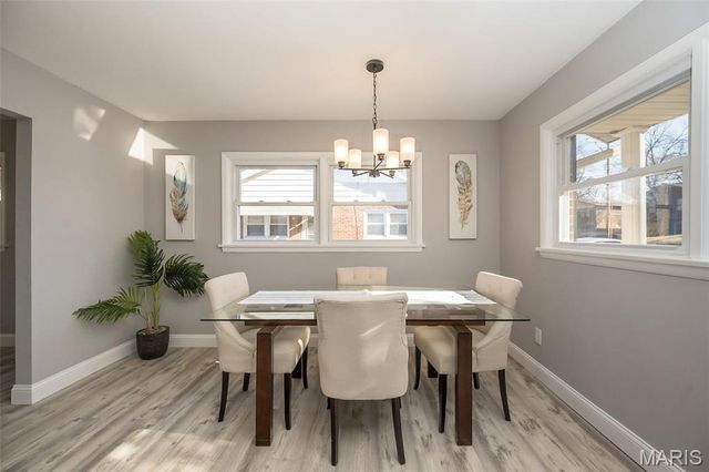 10081 Thorpe Avenue, St Louis, MO 63114