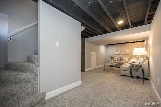 10081 Thorpe Avenue, St Louis, MO 63114