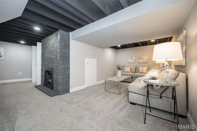 10081 Thorpe Avenue, St Louis, MO 63114