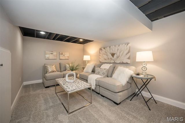 10081 Thorpe Avenue, St Louis, MO 63114