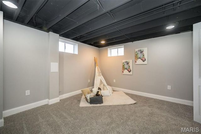 10081 Thorpe Avenue, St Louis, MO 63114