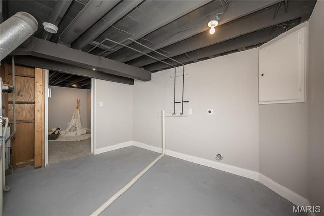 10081 Thorpe Avenue, St Louis, MO 63114