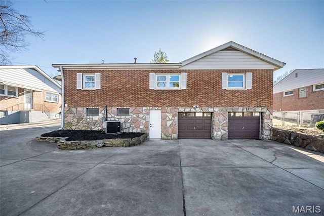 10081 Thorpe Avenue, St Louis, MO 63114