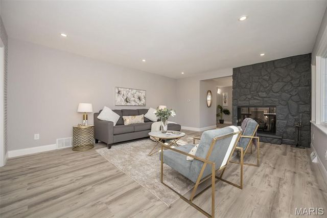 10081 Thorpe Avenue, St Louis, MO 63114