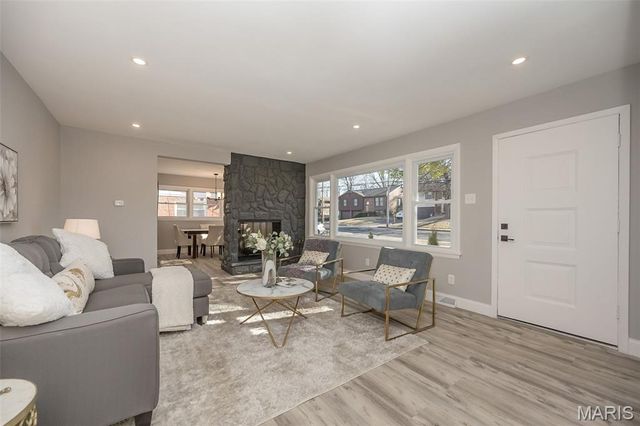 10081 Thorpe Avenue, St Louis, MO 63114