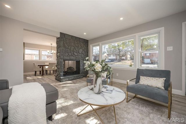 10081 Thorpe Avenue, St Louis, MO 63114