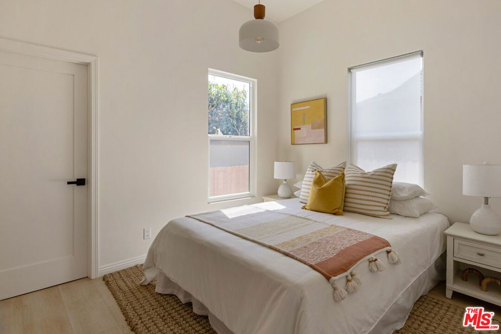 Image 15 of property listing at 560 N Westlake Avenue, Los Angeles, CA 90026