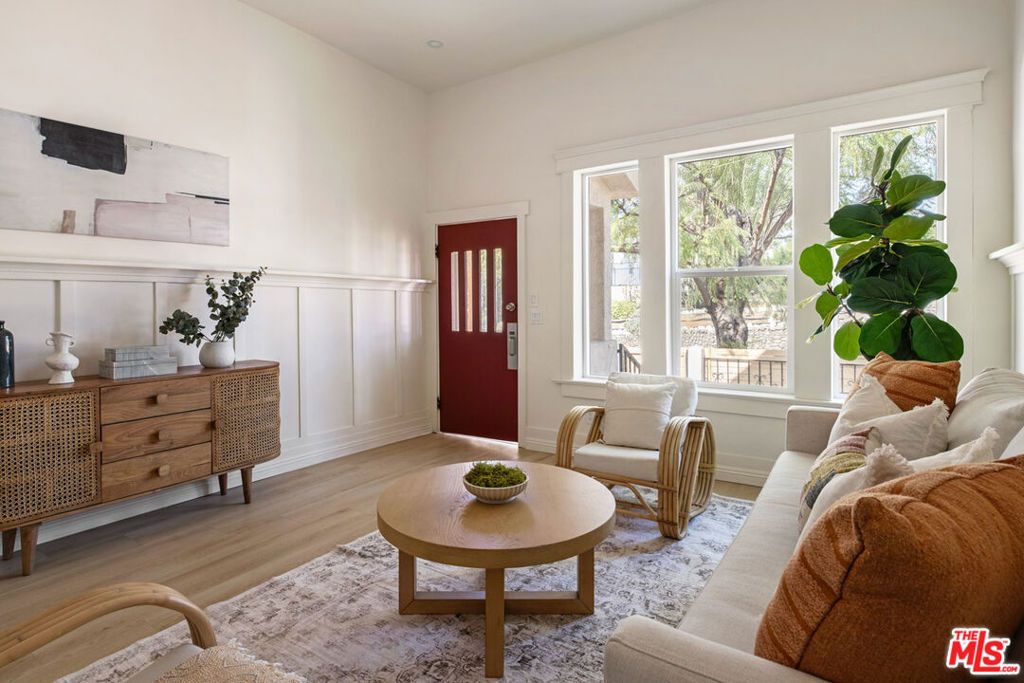Image 5 of property listing at 560 N Westlake Avenue, Los Angeles, CA 90026