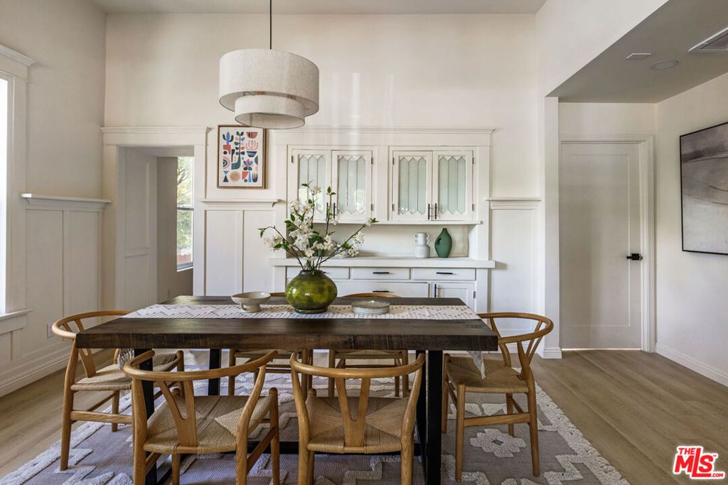 Image 7 of property listing at 560 N Westlake Avenue, Los Angeles, CA 90026