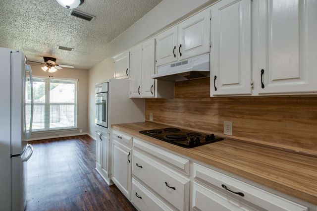 1728 Stonegate Drive, Denton, TX 76205