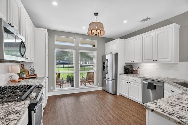 1899 Sunflower TRL, Luling, TX 78648