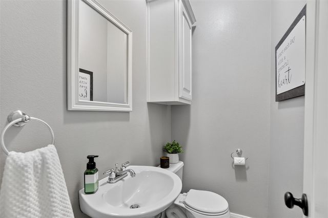 1899 Sunflower TRL, Luling, TX 78648