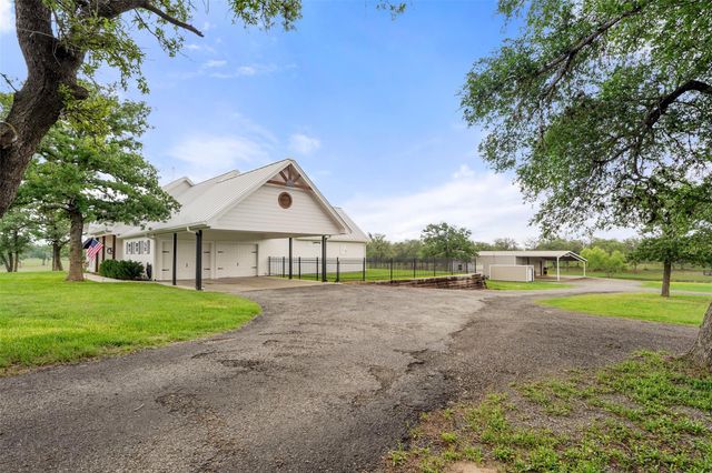 1899 Sunflower TRL, Luling, TX 78648