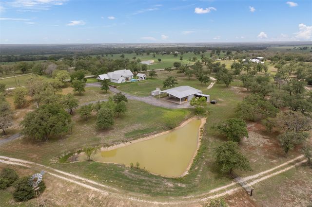 1899 Sunflower TRL, Luling, TX 78648