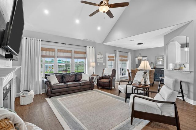 1899 Sunflower TRL, Luling, TX 78648
