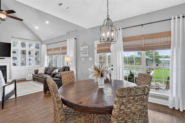 1899 Sunflower TRL, Luling, TX 78648