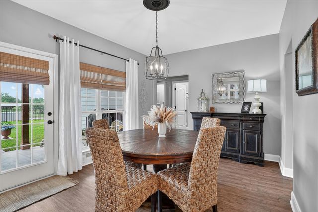 1899 Sunflower TRL, Luling, TX 78648