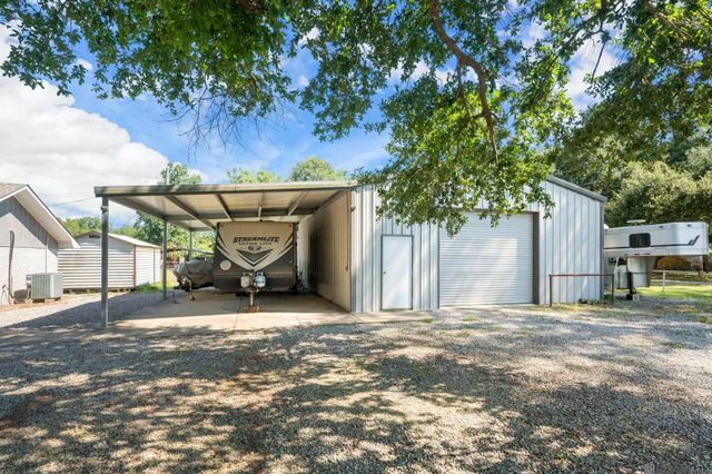 12175 Peairs Rd, Zachary, LA 70791
