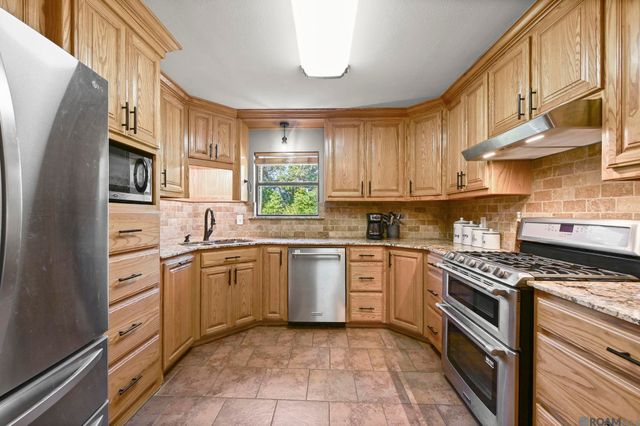 12175 Peairs Rd, Zachary, LA 70791