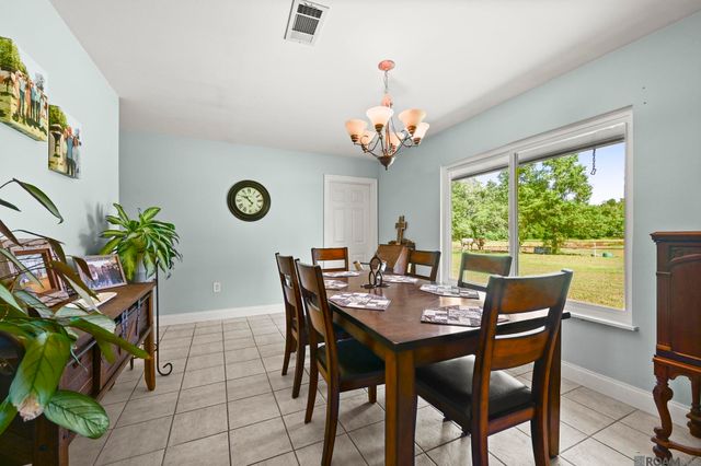 12175 Peairs Rd, Zachary, LA 70791