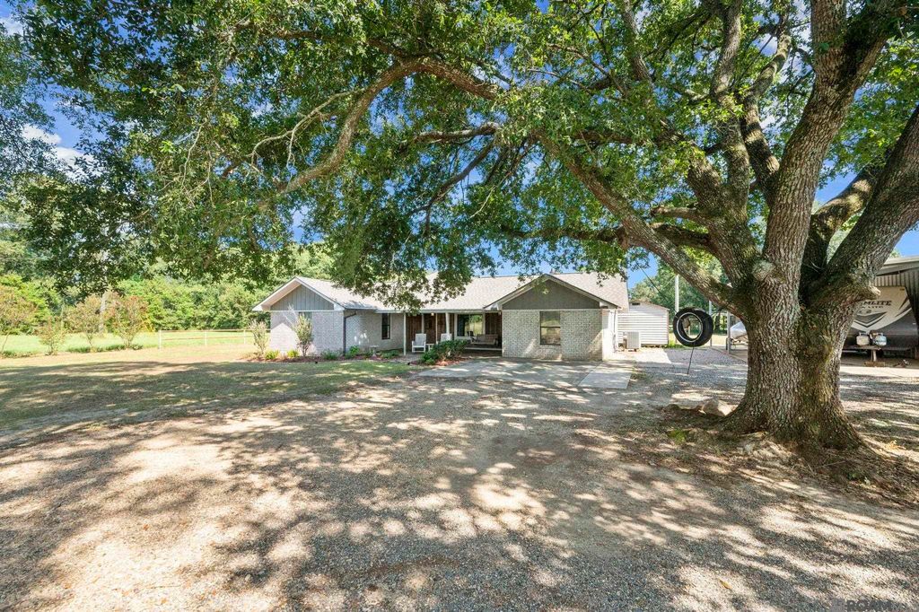 12175 Peairs Rd, Zachary, LA 70791