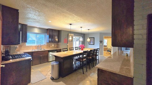 112 E Oleander Avenue, Fresno, CA 93706