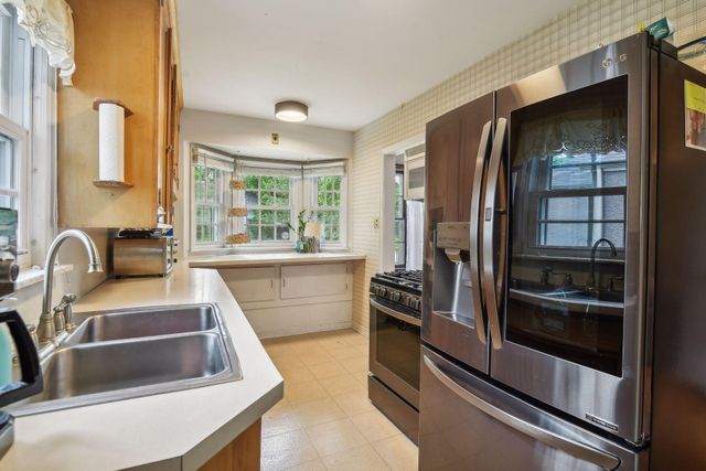 4145 Zenith Avenue N, Robbinsdale, MN 55422
