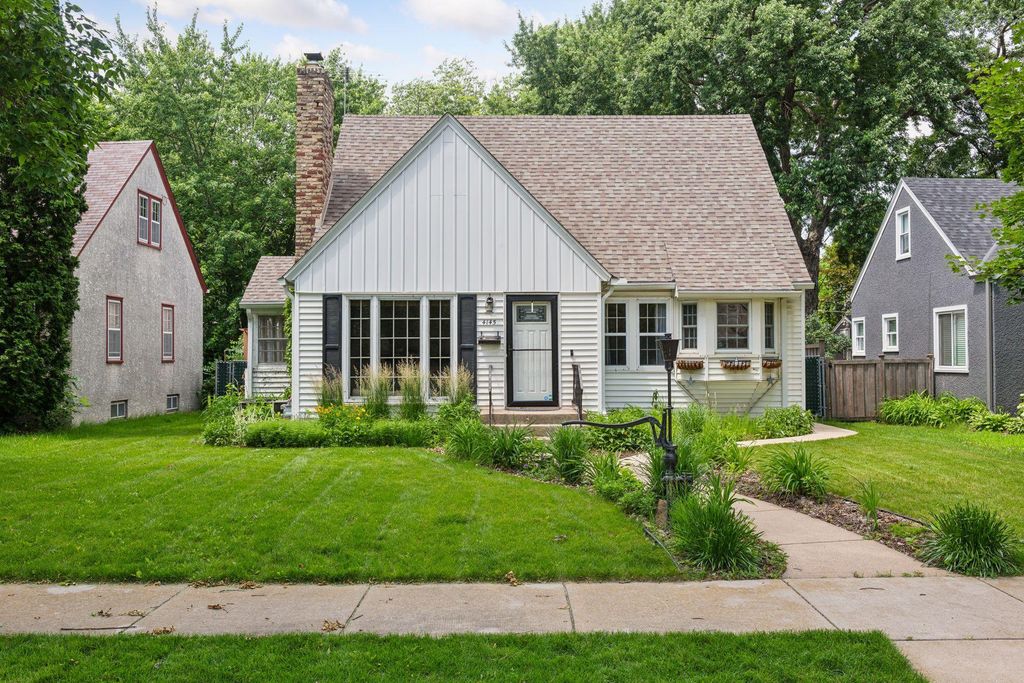 4145 Zenith Avenue N, Robbinsdale, MN 55422