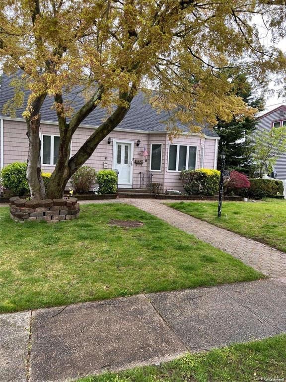 80 Ellen Street, Bethpage, NY 11714