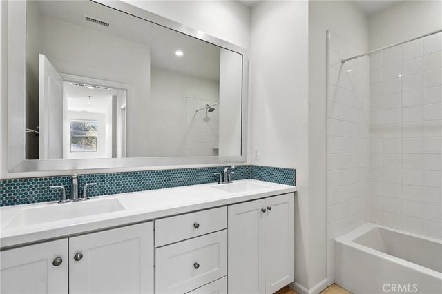 150 Barrow, Irvine, CA 92620