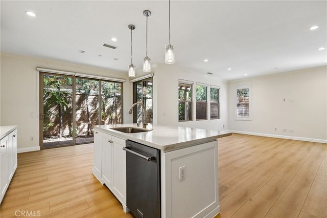 150 Barrow, Irvine, CA 92620