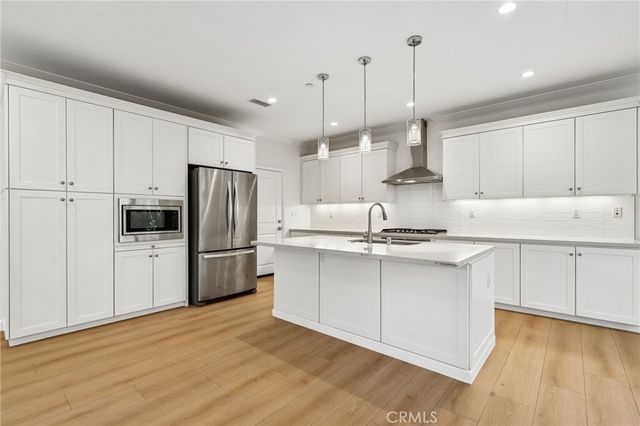 150 Barrow, Irvine, CA 92620