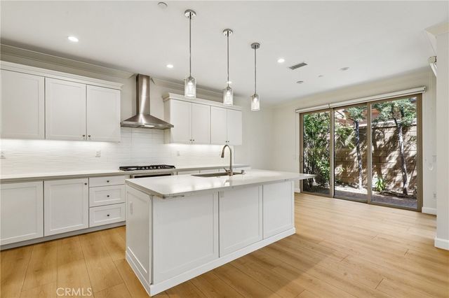 150 Barrow, Irvine, CA 92620