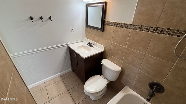 1000 W ELNA RAE Street, Tempe, AZ 85281