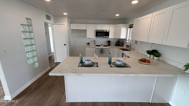 1000 W ELNA RAE Street, Tempe, AZ 85281