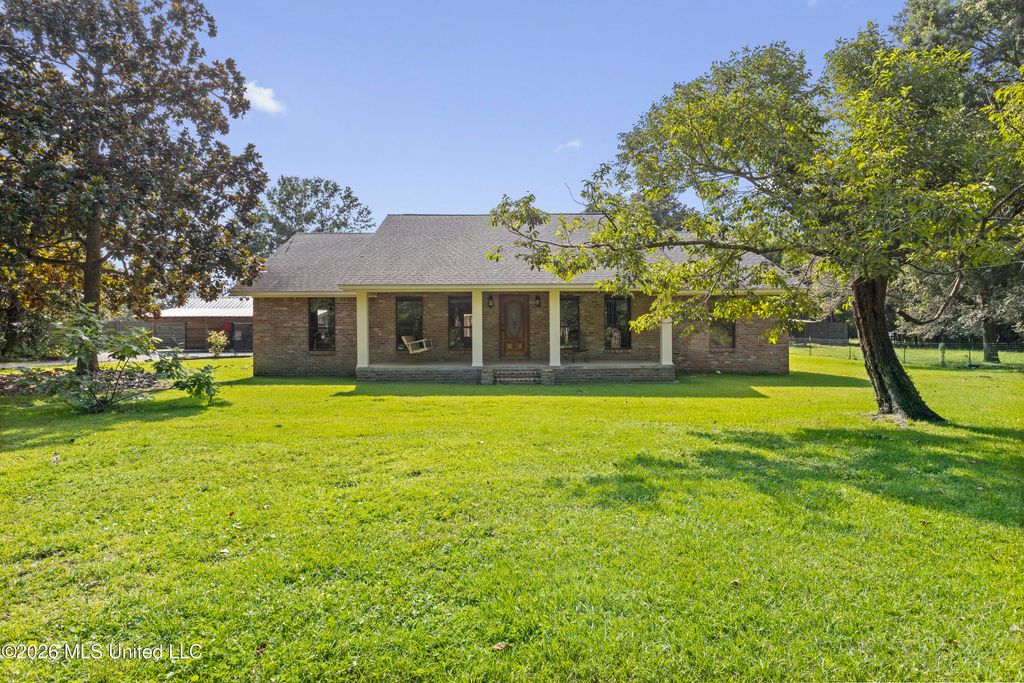 153 Pittman Road, Ocean Springs, MS 39564