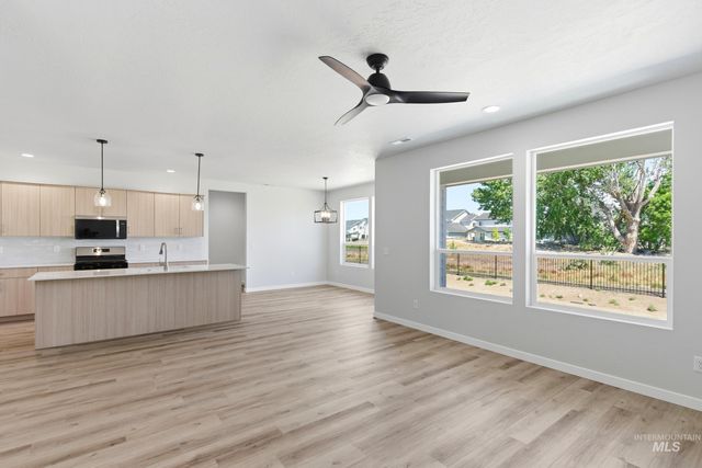 901 E Crab Springs St, Nampa, ID 83686