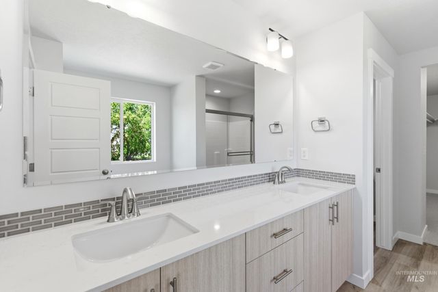 901 E Crab Springs St, Nampa, ID 83686