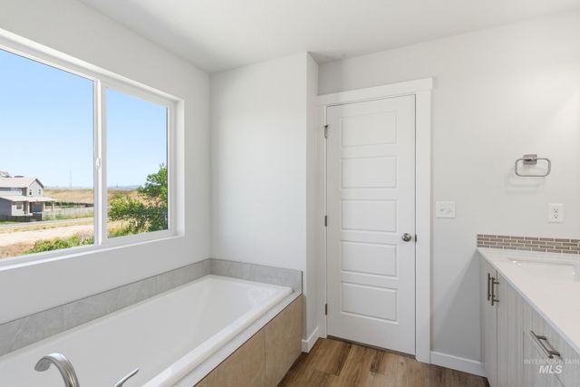 901 E Crab Springs St, Nampa, ID 83686