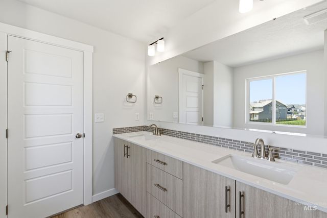 901 E Crab Springs St, Nampa, ID 83686