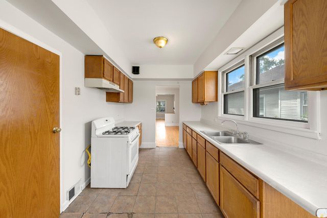 13 W 37th Street, Steger, IL 60475
