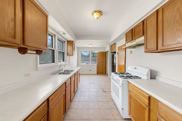 13 W 37th Street, Steger, IL 60475