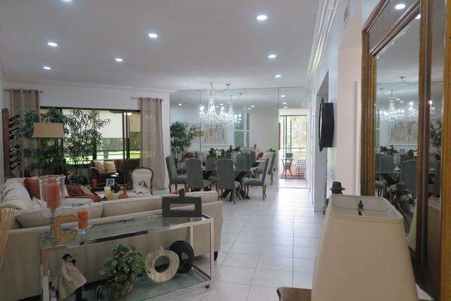 7460 La Paz Boulevard 205, Boca Raton, FL 33433