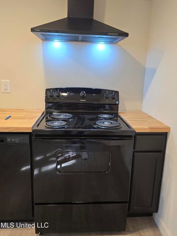 903 W Main, Senatobia, MS 38668