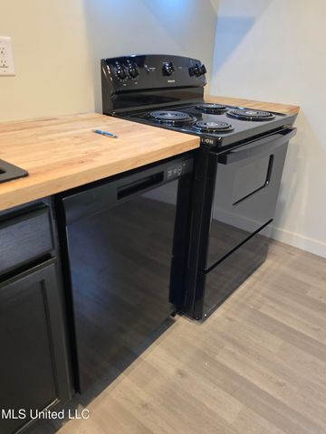 903 W Main, Senatobia, MS 38668