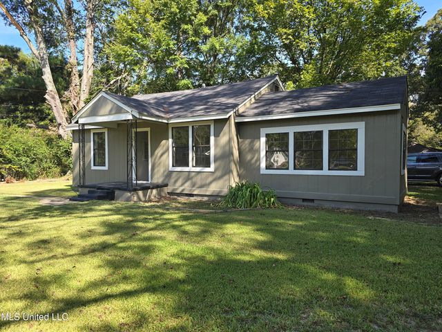 903 W Main, Senatobia, MS 38668